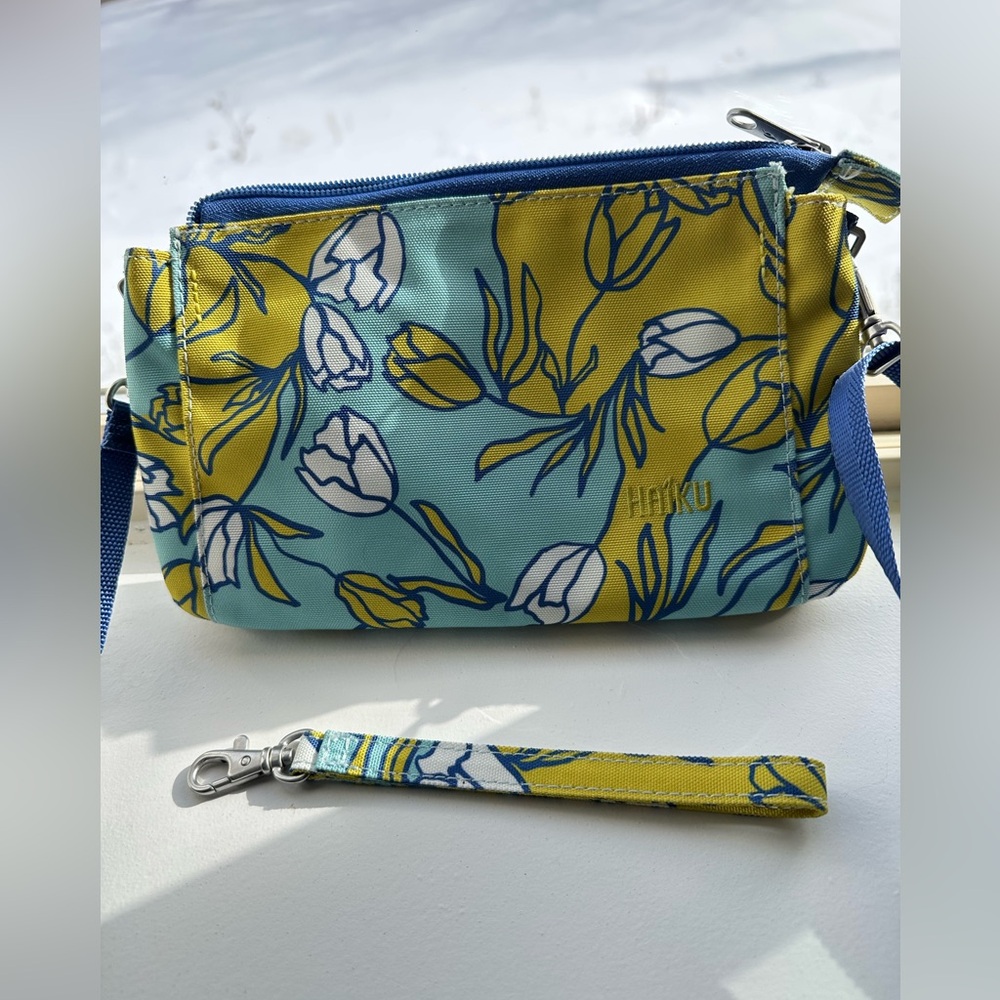 Haiku Stride Wristlet & Matching Wallet